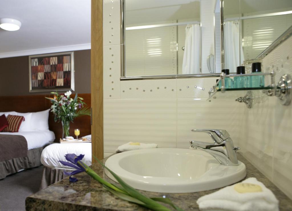 Ashford Court Boutique Hotel Енис Екстериор снимка
