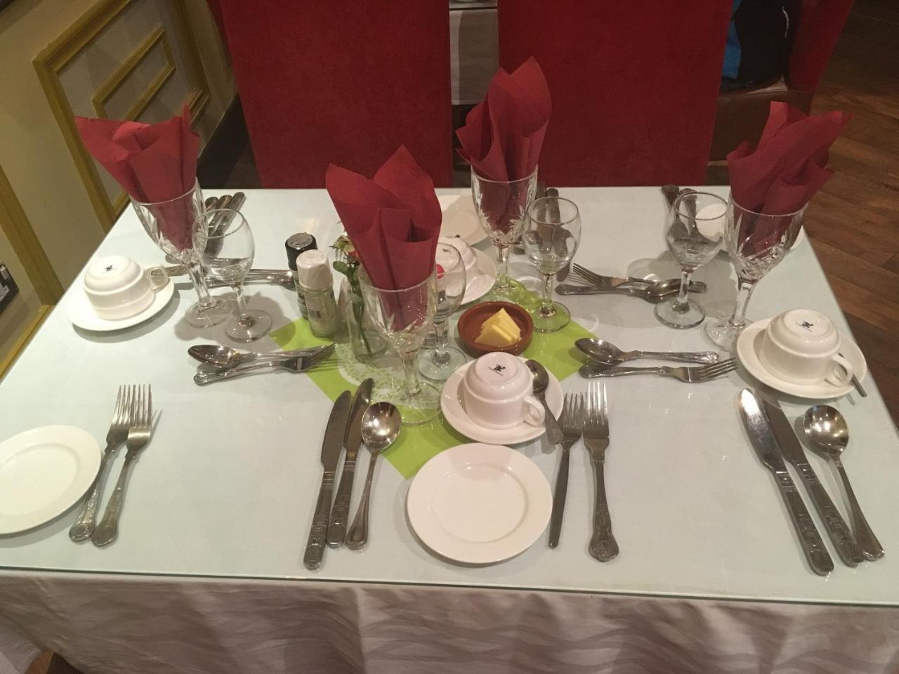 Ashford Court Boutique Hotel Енис Екстериор снимка
